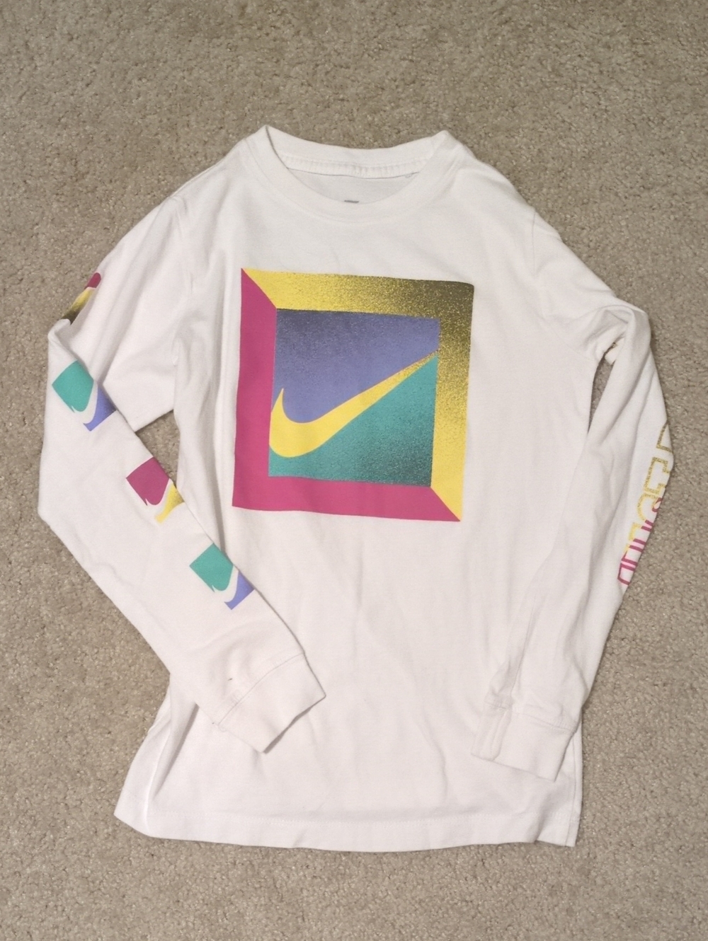 NEW Nike Graphic Tee Kids